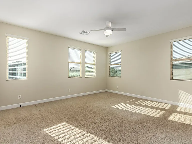 2026 W Desert Hollow Dr — Photo 10