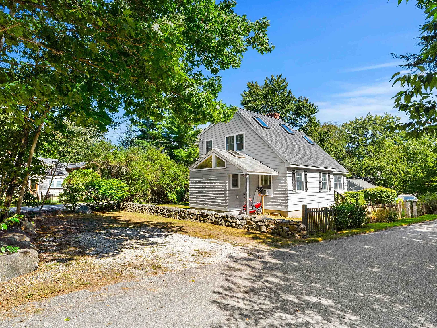 3 bed, 1.5 bath, 2423 sqft, $3,400 — Photo 3