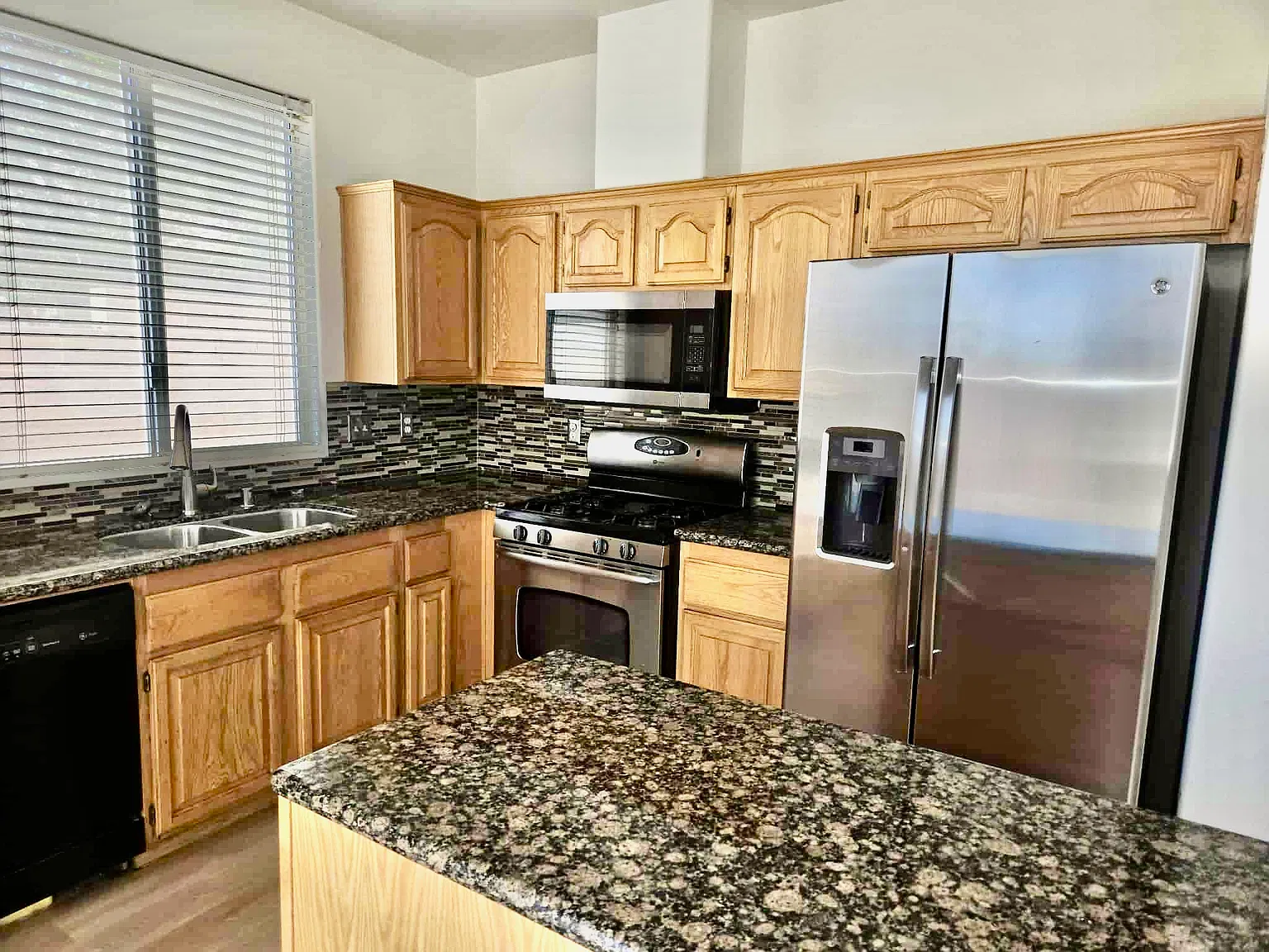 4 bed, 1732 sqft, $2,195 — Photo 4