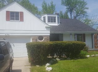 2414 S Green Rd, University Heights, OH 44122