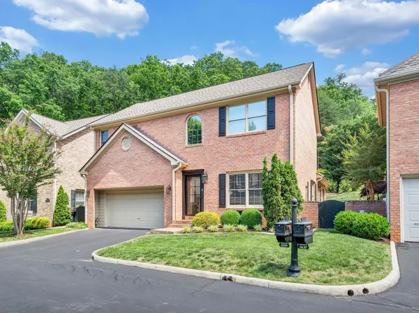 5509 Village Dr, Roanoke, VA 24018