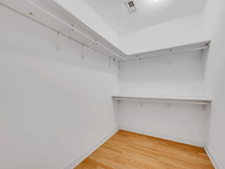 2064 N California Ave #203 — Photo 16