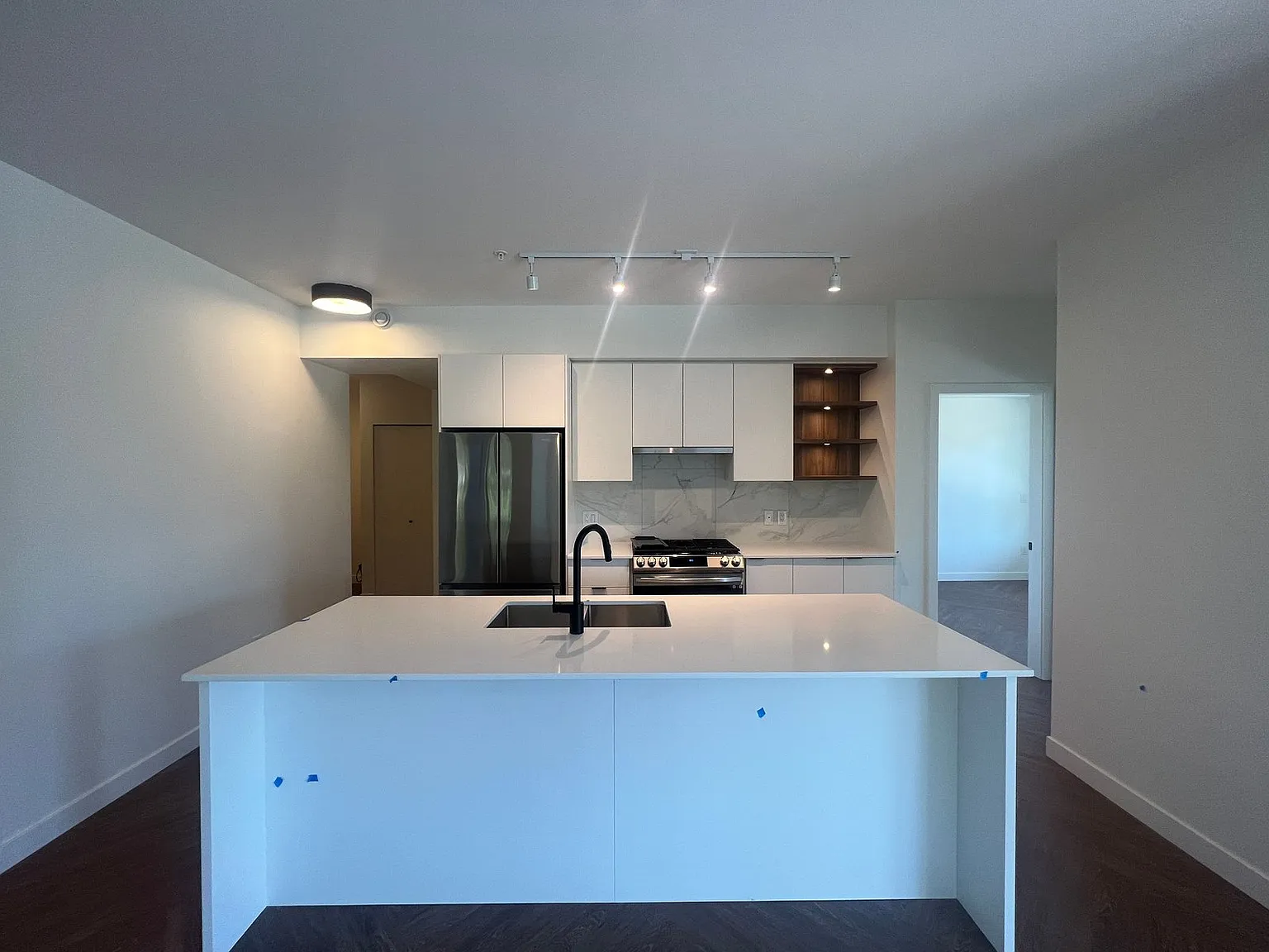 3229 Saint Johns Street Port Moody — Photo 2
