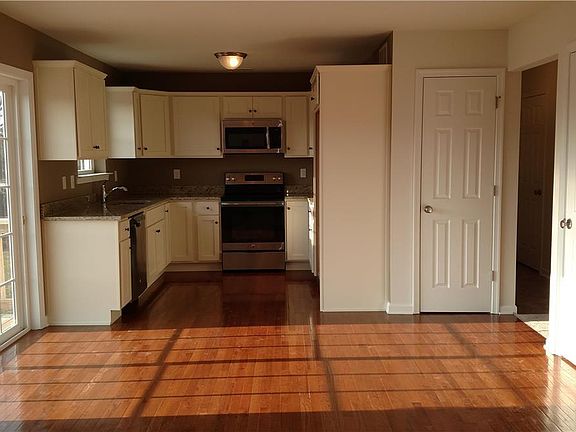 3rd image of 21 Coatbridge Ln