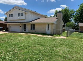 202 NE 19th St, Moore, OK 73160