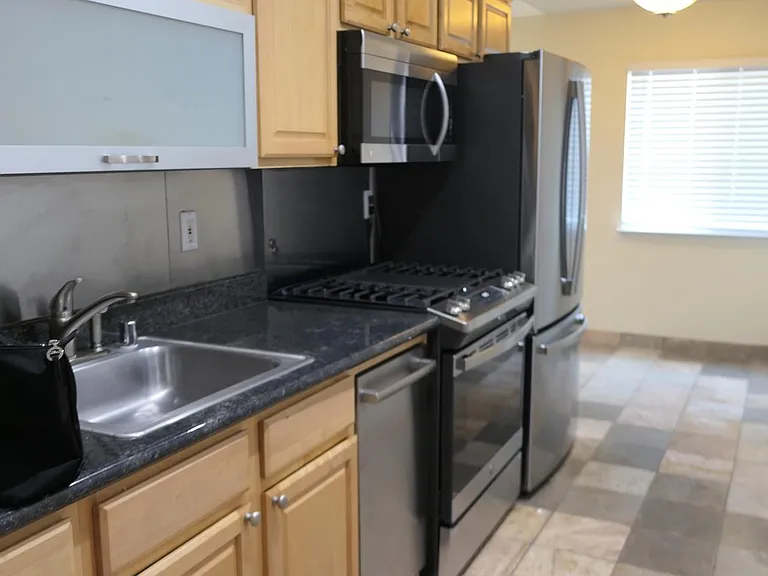 2249 Bonar St #C — Photo 3