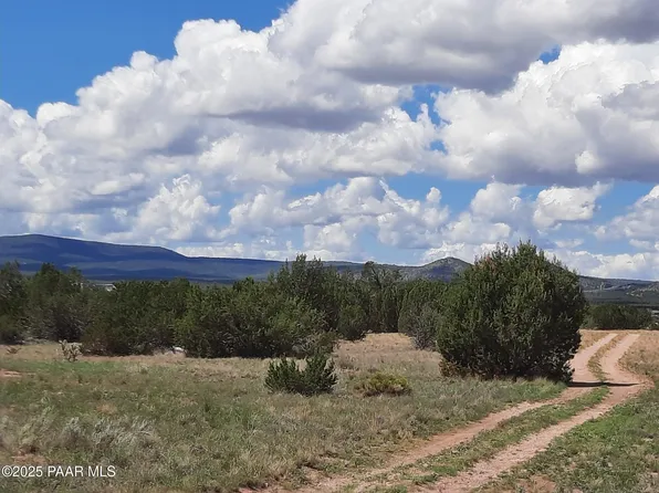 26800 W Highway Rd, Seligman, AZ 86337