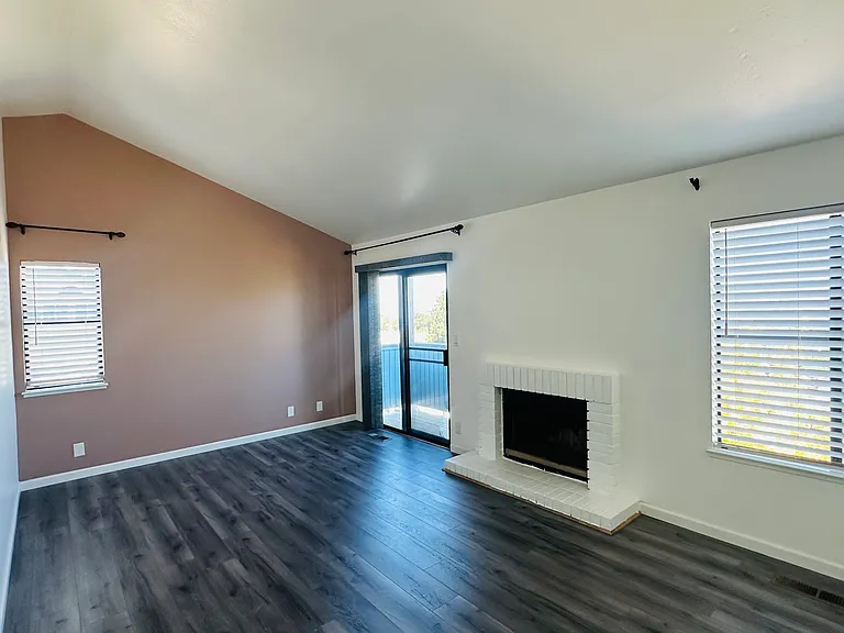 23460 Lakeridge Ave — Photo 5