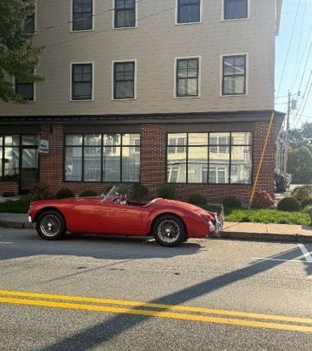 1st image of 427 Lafayette Rd APT 3