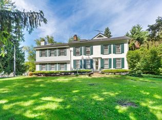 8307 Ridgefield Rd, Crystal Lake, IL 60012