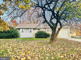 540 Englewood Dr, Magnolia, NJ 08049