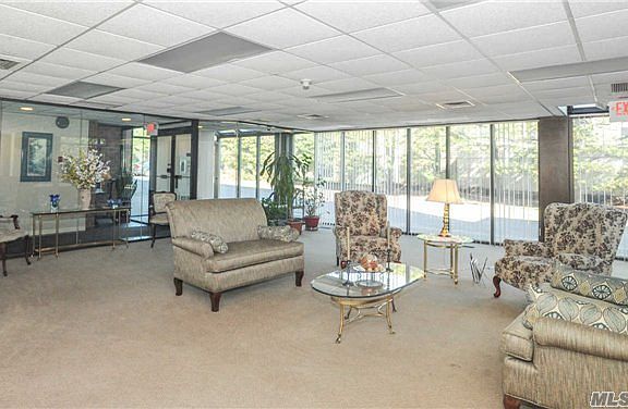 3rd image of 800 Willis Ave
