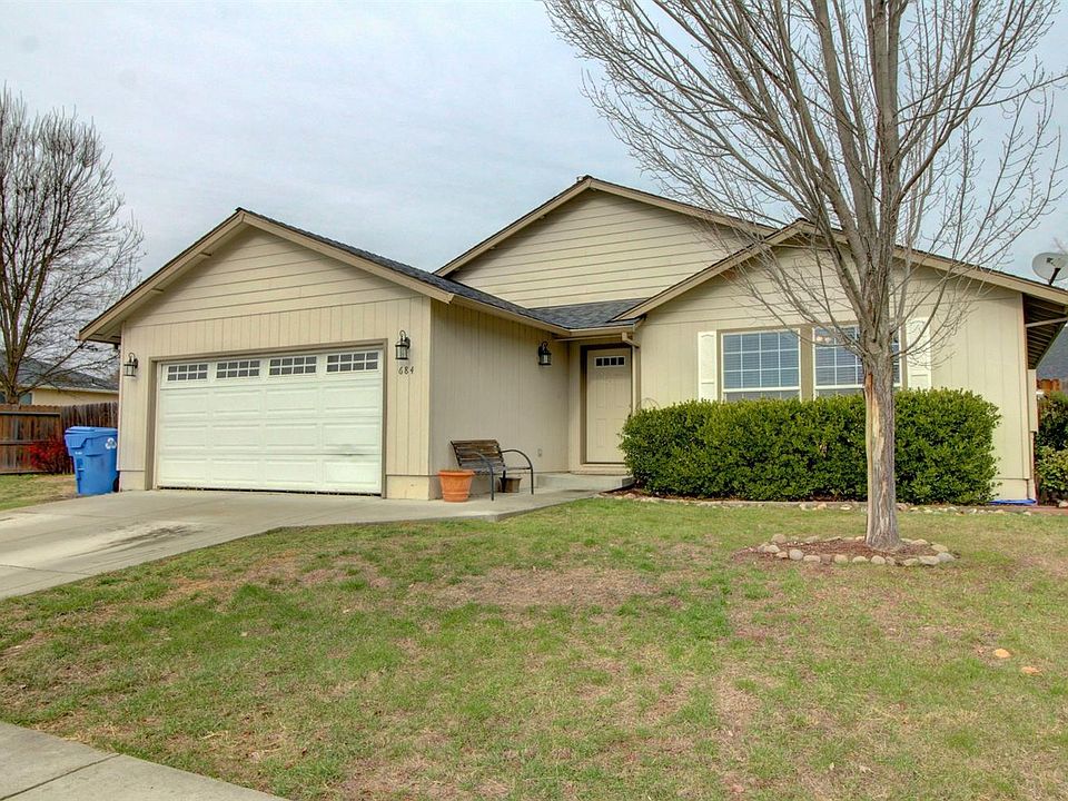 1st image of 684 Crystal Dr