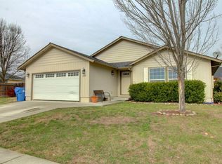 684 Crystal Dr, Eagle Pt, OR 97524