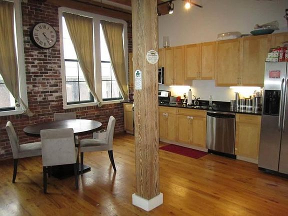 3rd image of 589 Essex St Unit 301