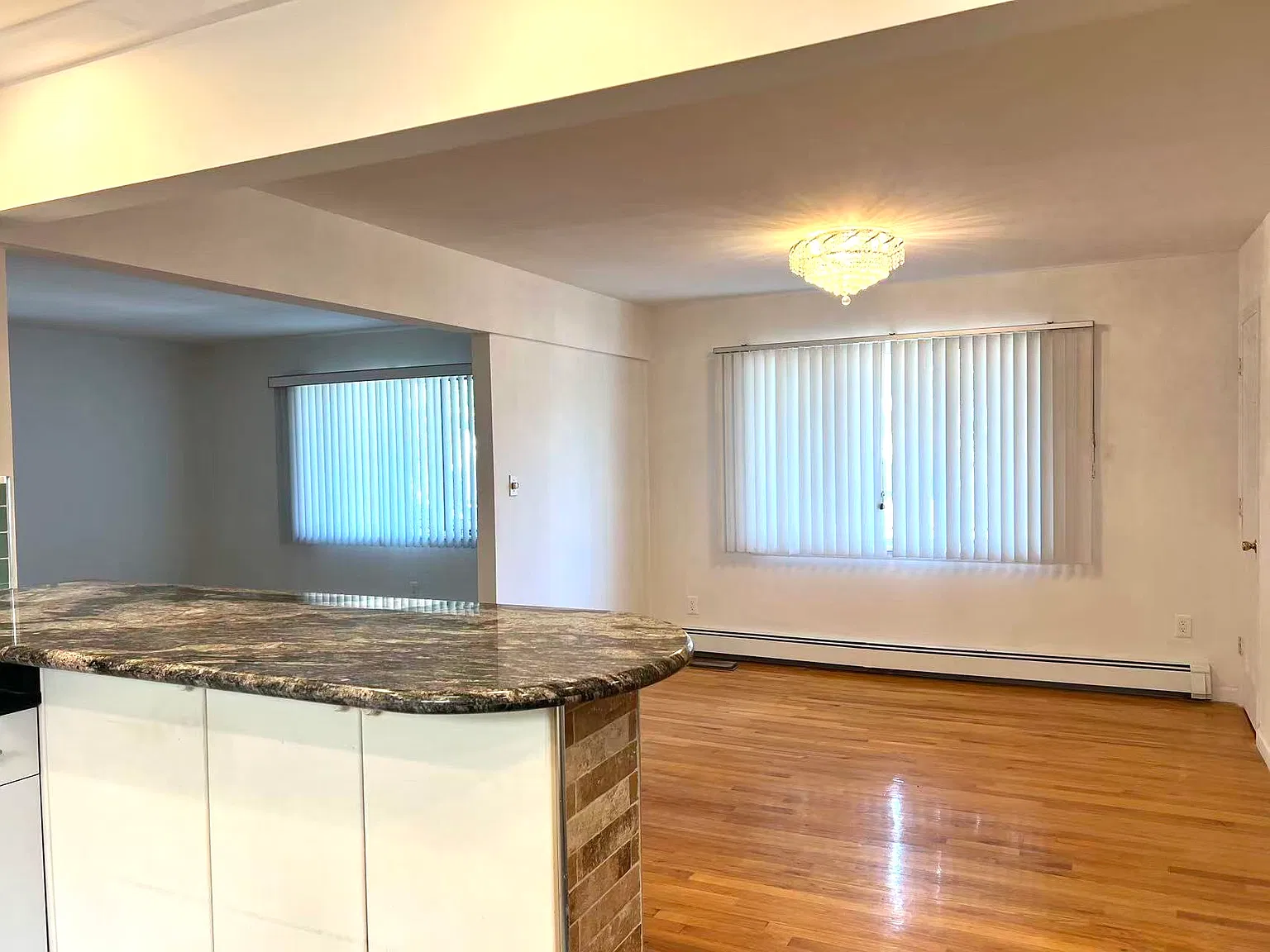 3 bed, 1352 sqft, $4,300 — Photo 4