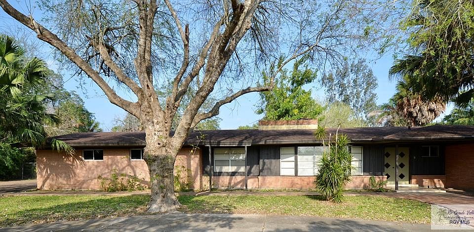 1st image of 805 Acacia Lake Dr