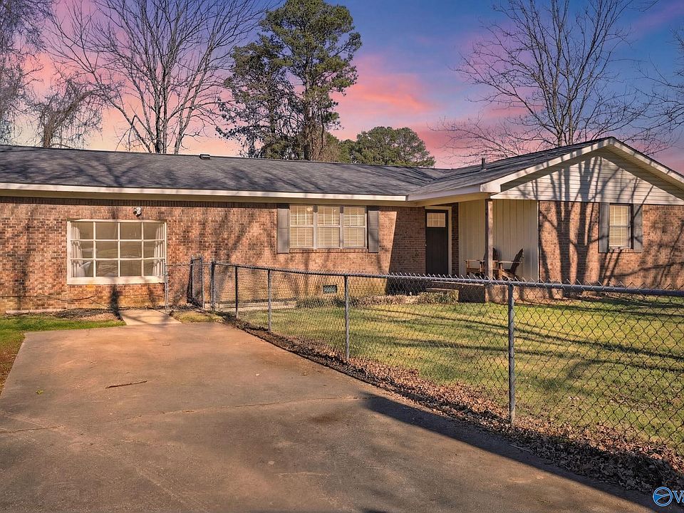 1st image of 1002 Rose Rd