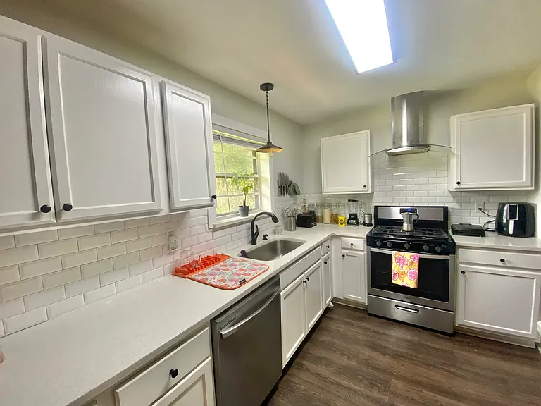 2514 Vernon St — Photo 5