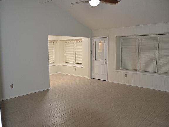 Family Room / breakfast area