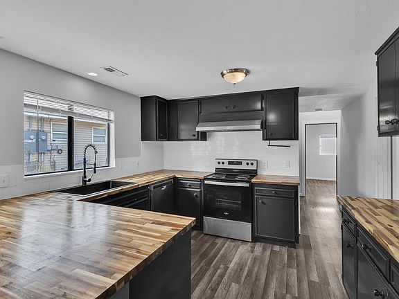 4th image of 120 W 3rd St