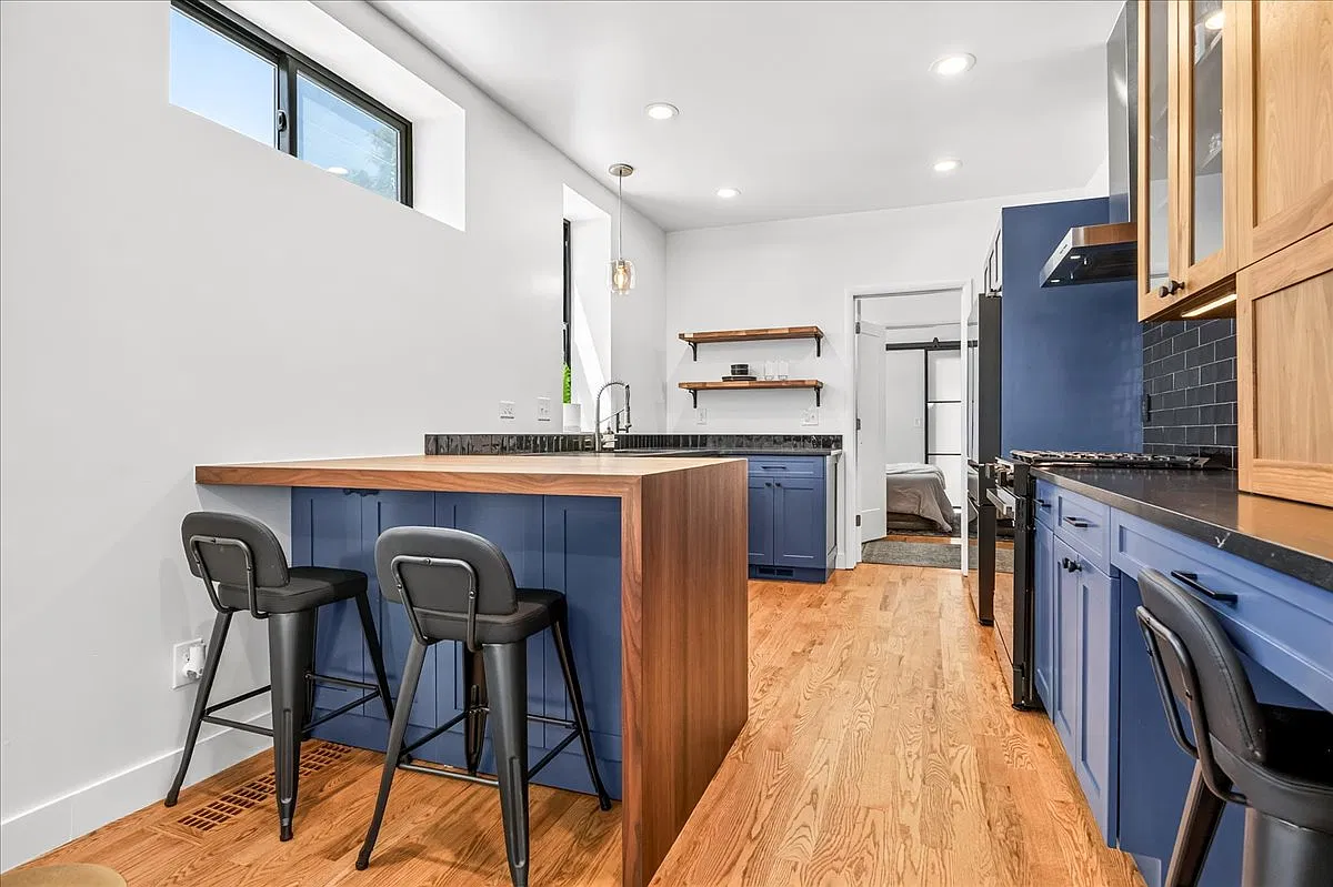 1 bed, 742 sqft, $2,400 — Photo 4