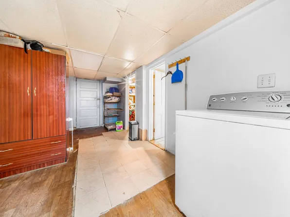 30-77 42nd Street image 24 of 27