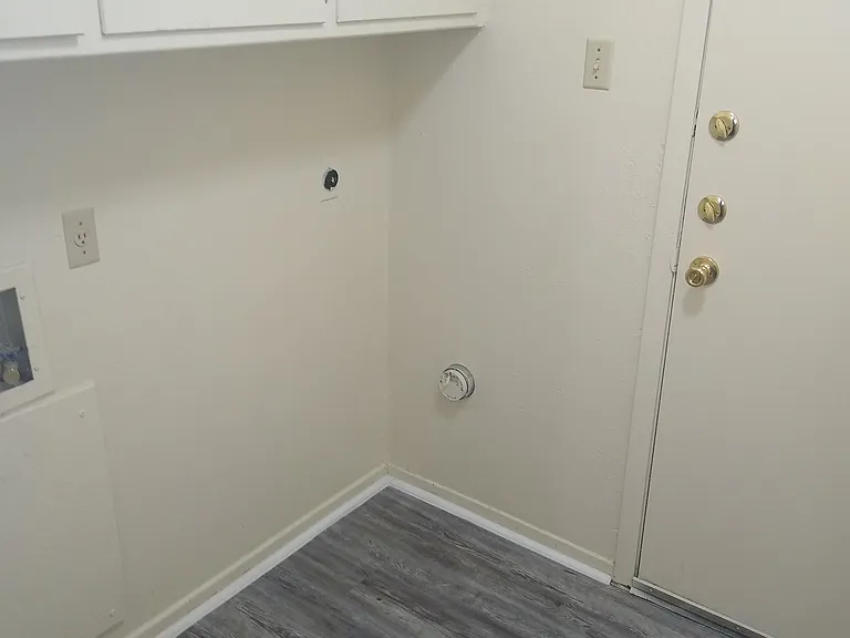 4127 Altamesa Blvd — Photo 18