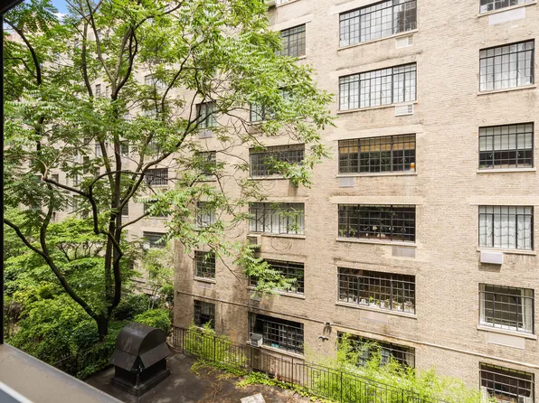 63 East 9th Street 4U image 3 of 8