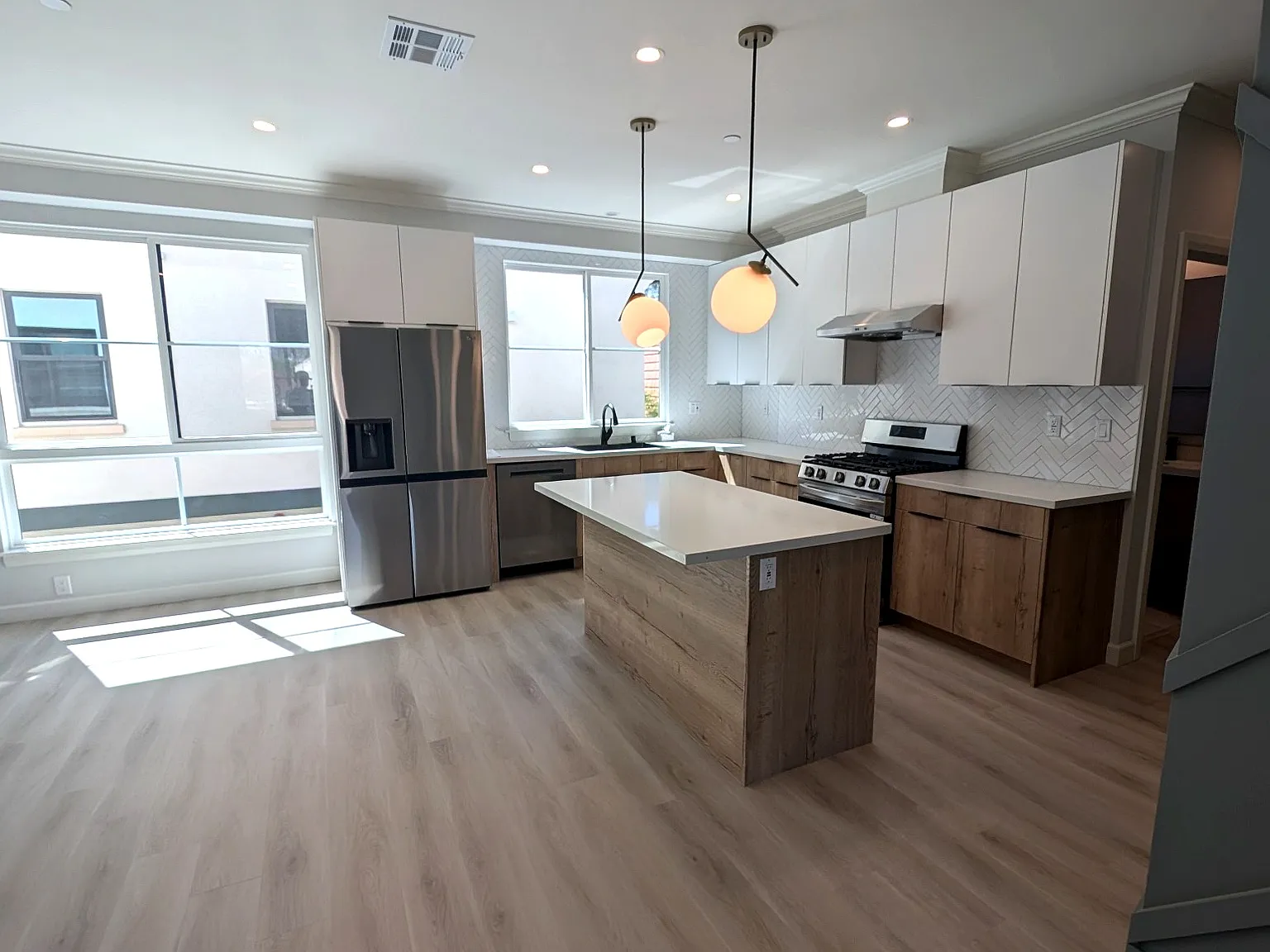 3 bed, 1664 sqft, $4,900 — Photo 3