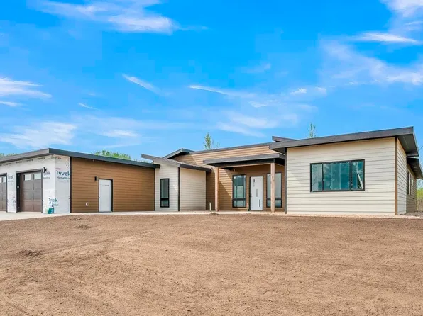 250 28th St, Milford, IA 51351