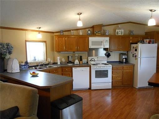3rd image of 54 Driftwood Ln