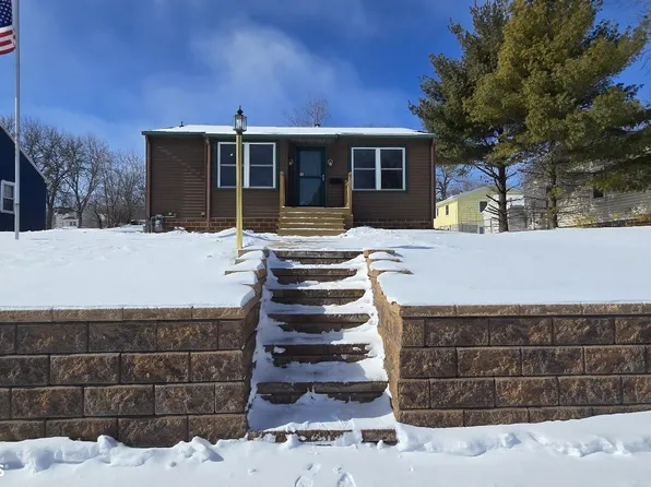 416 S Central St, Forest City, IA 50436