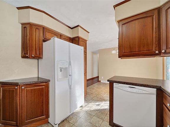 5th image of 1183 Country Club Rd