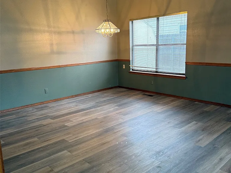 2614 S Gardenia Ave — Photo 13