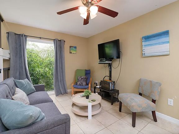 4th image of 838 Queenstown Ct