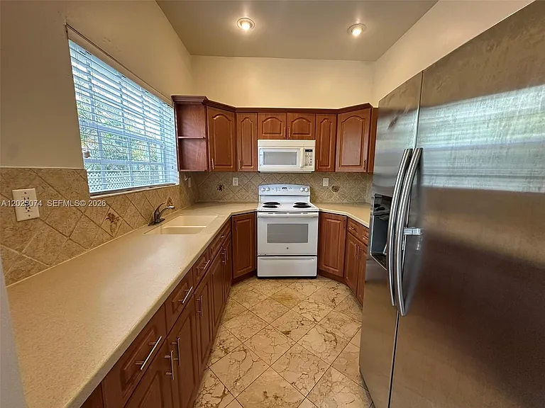 2328 SW 17th St #1 — Photo 3