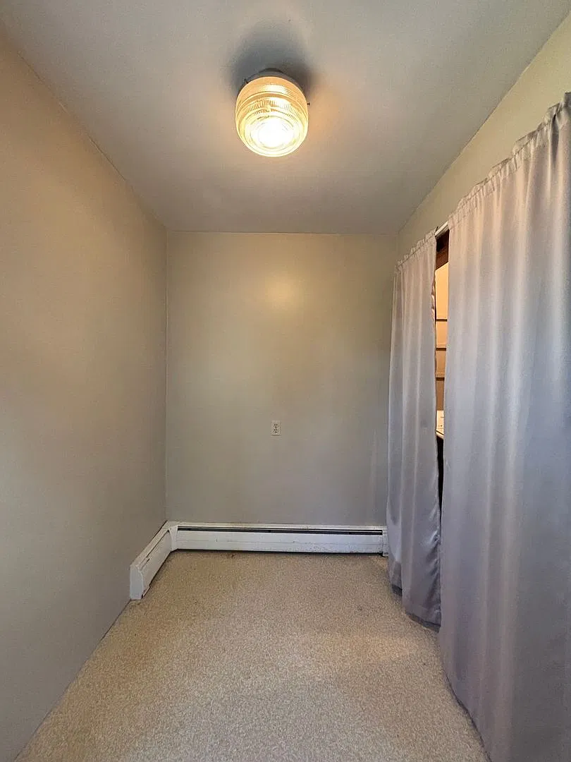 2 Bed Room 1 Bath — Photo 4