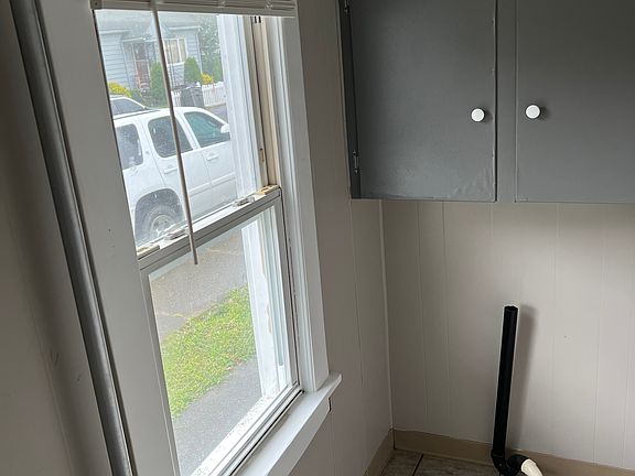 4th image of 132 Valley St #132