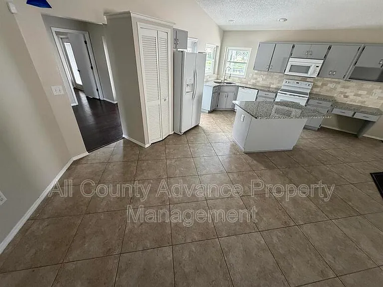 3232 Oakwood Pl — Photo 5