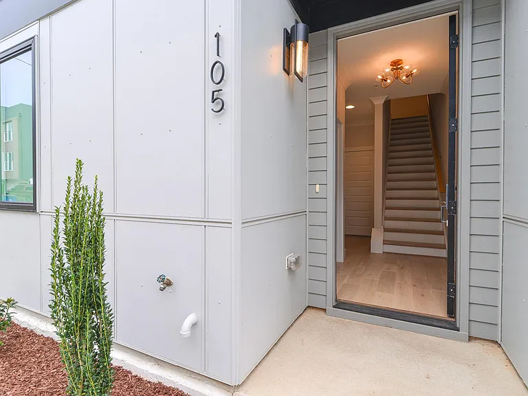 5 Seawell Ave #105 — Photo 3