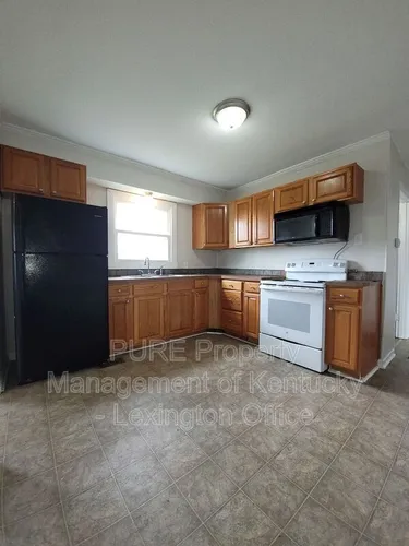 570 Graham Ave Photo 1
