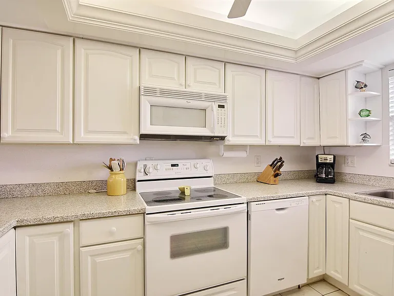 3939 Ocean Dr #302B — Photo 11