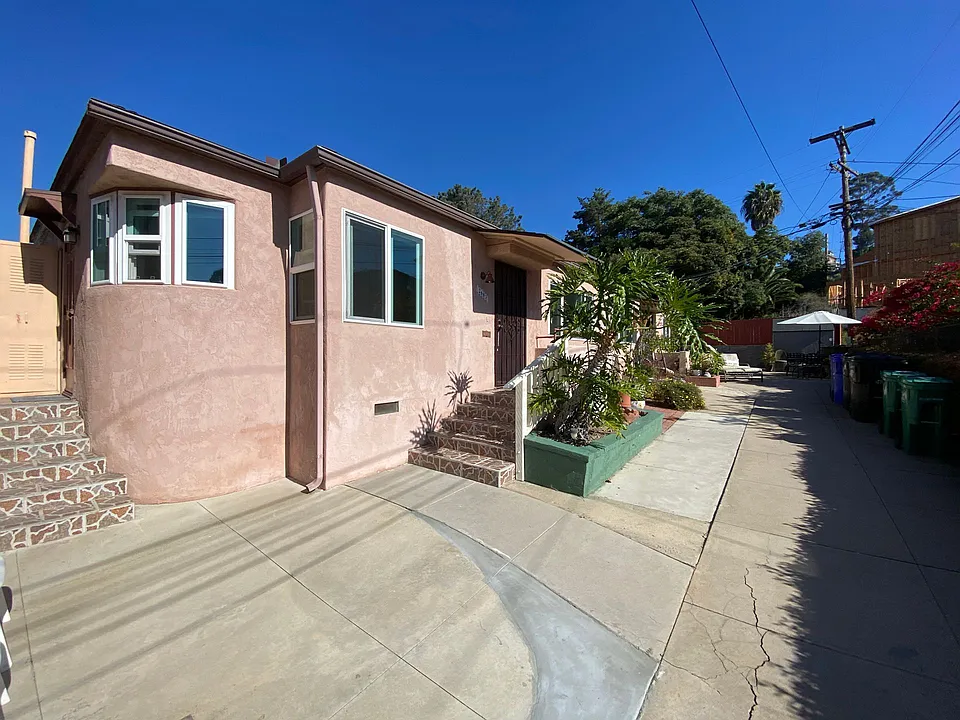 Move In Now! Cozy Two Bedroom! Shared Outdoor Space!