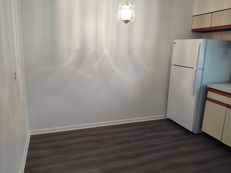 Eat-in Kitchen