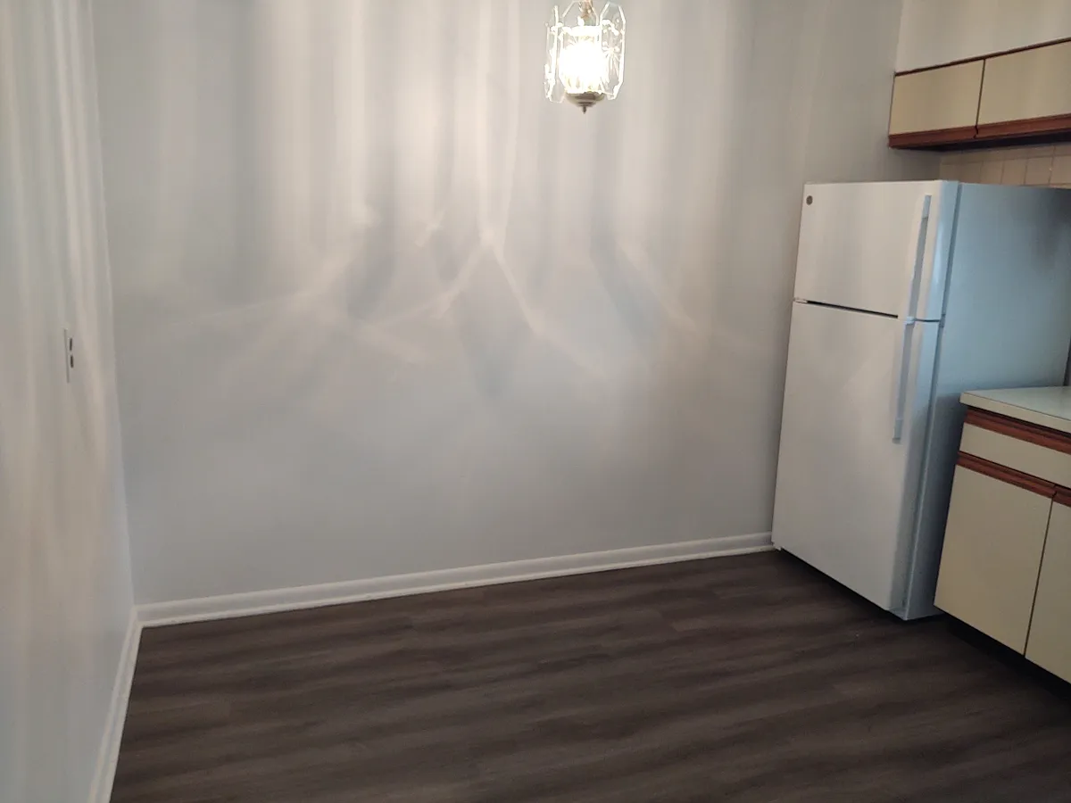 Eat-in Kitchen - Becker Ave