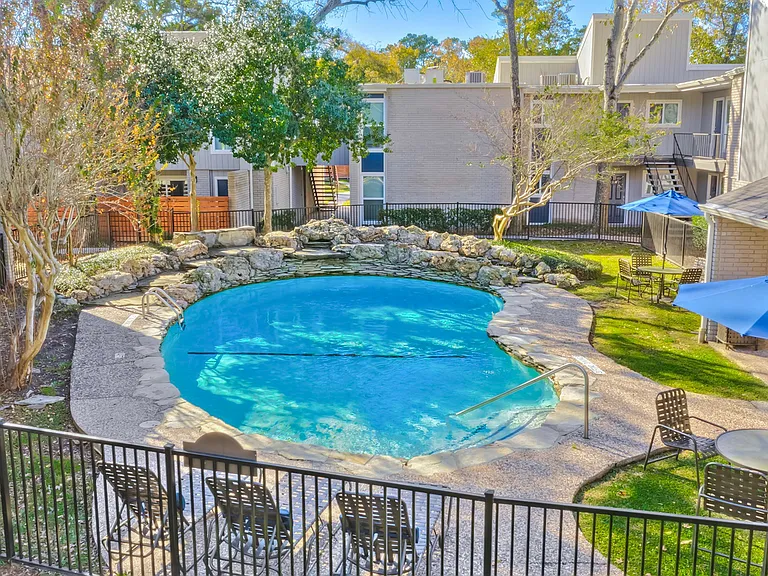 Trailwood Village Apartments Exterior Swimming Pool Amenities Photo View