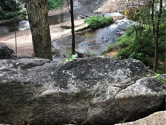 Lot backs Sope Creek