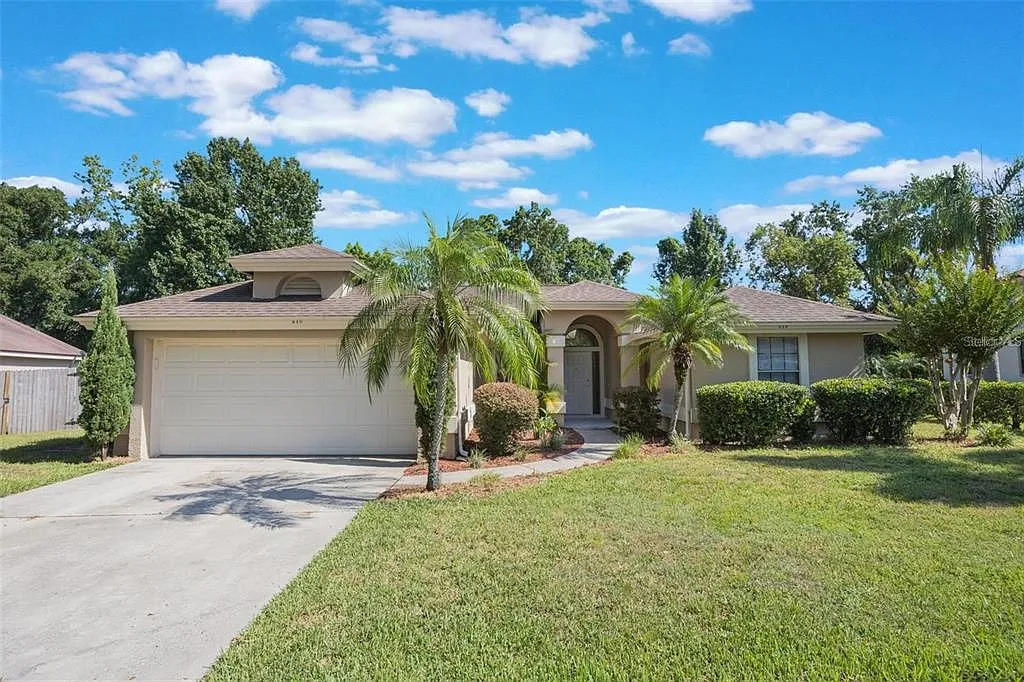 4 bed, 2.0 bath, 1605 sqft, $2,450 — Photo 2
