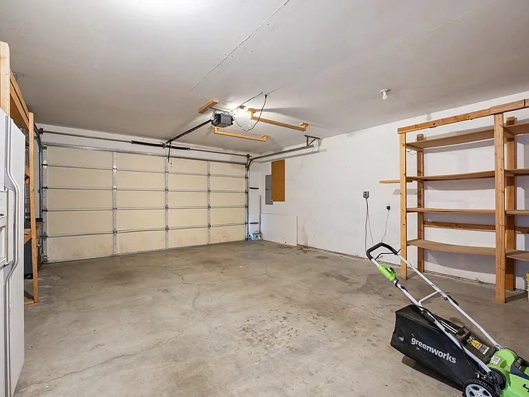 547 S Bayside St — Photo 23